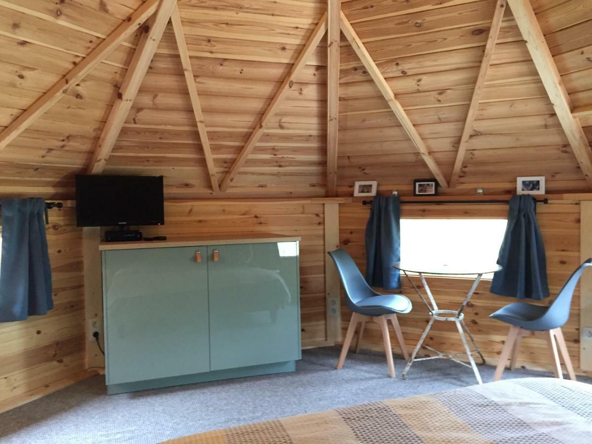 בומל La Cabane De L'Atelier מראה חיצוני תמונה