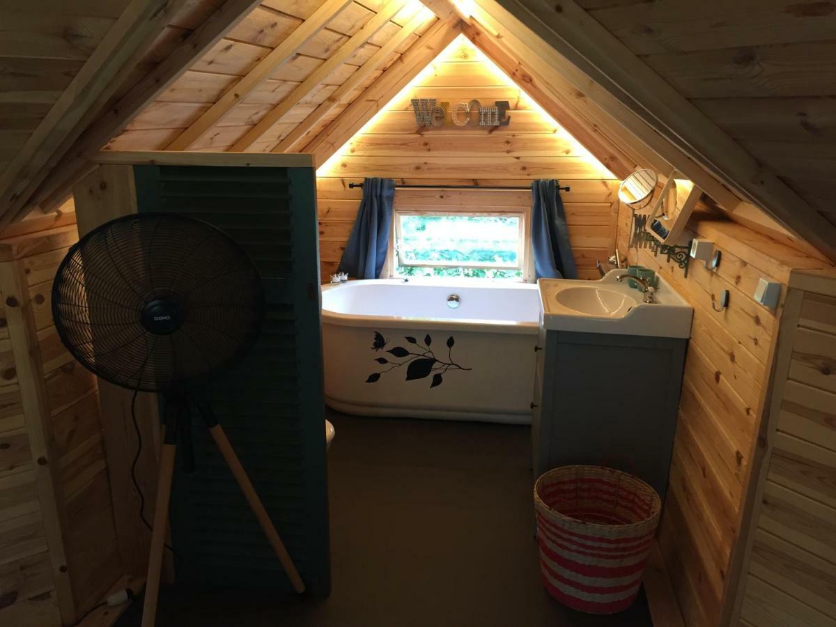 בומל La Cabane De L'Atelier מראה חיצוני תמונה